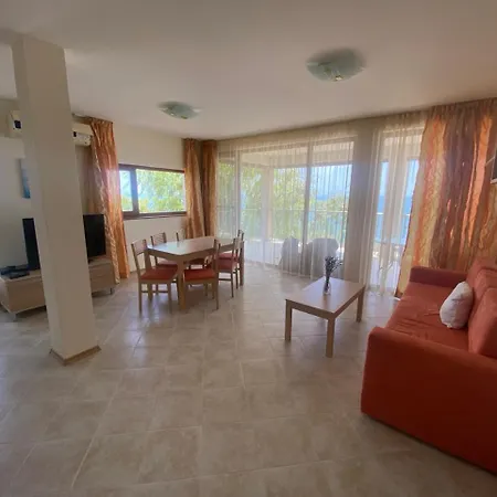 July Morning Seaside 3* Kavarna