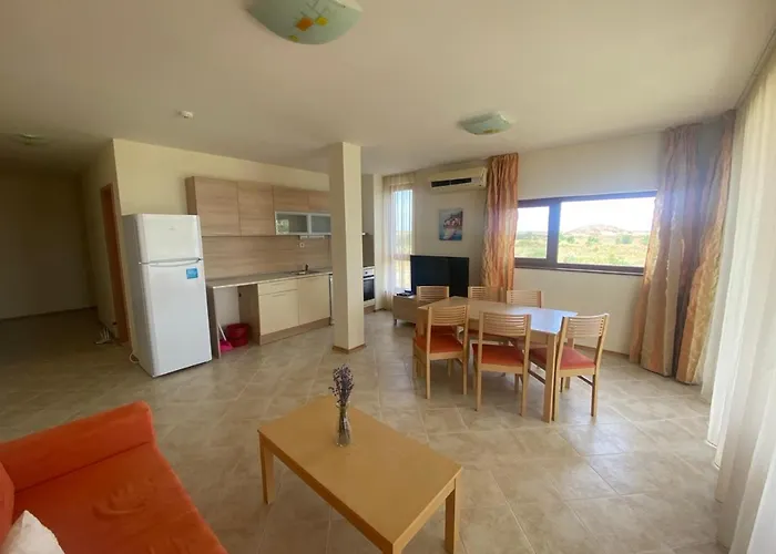 July Morning Seaside Aparthotel