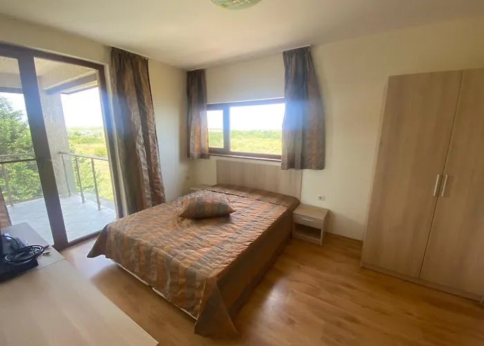 July Morning Seaside 3* Kavarna