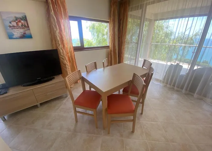 July Morning Seaside 3* Kavarna