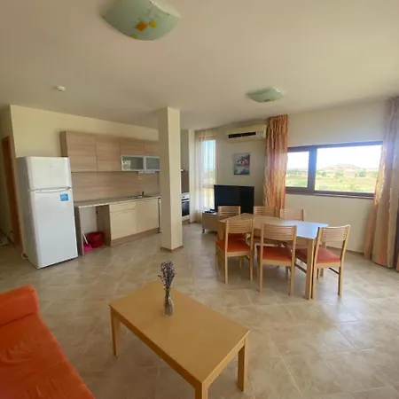 July Morning Seaside Апартхотел