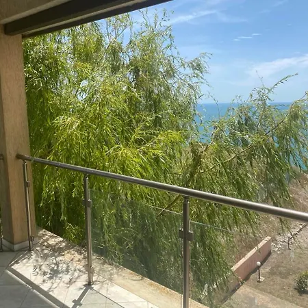 Ξενοδοχείο με διαμερίσματα July Morning Seaside Καβάρνα